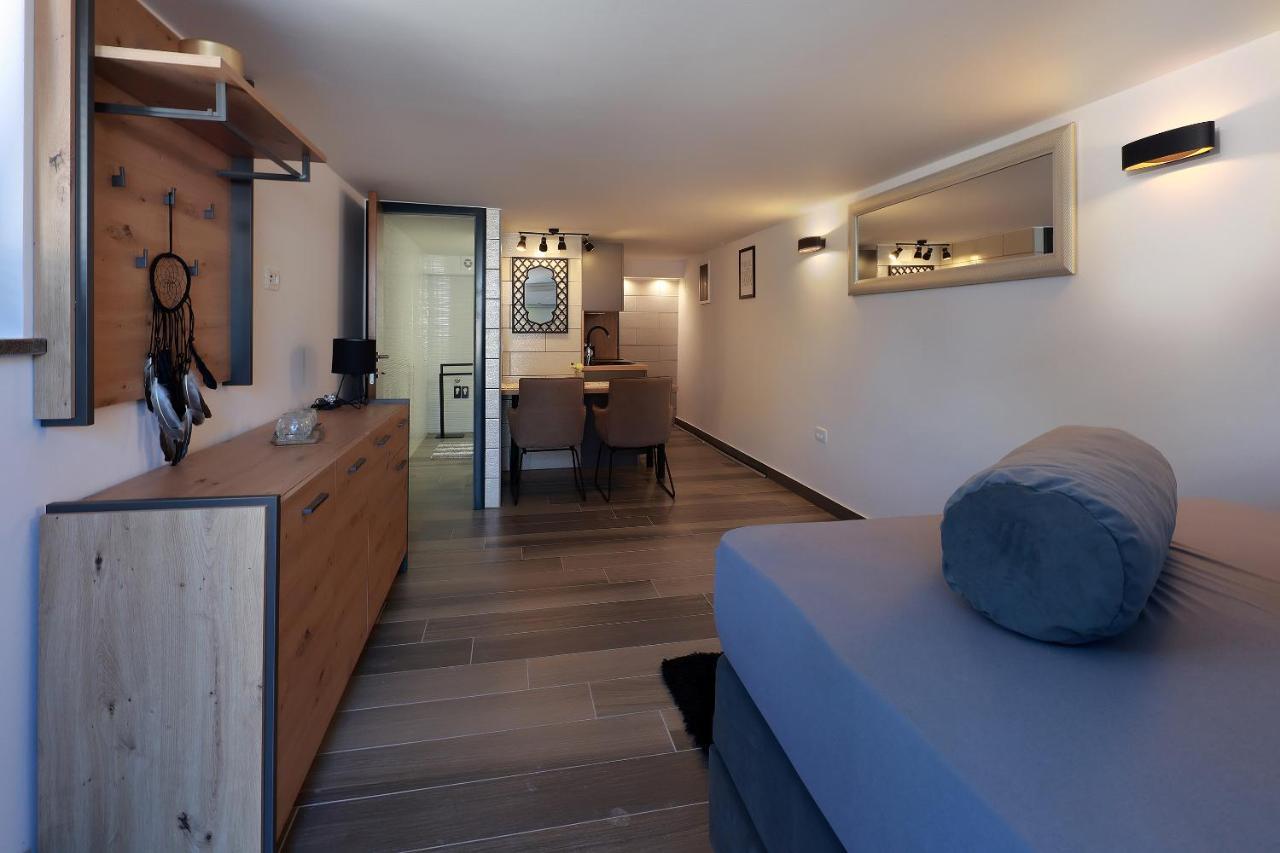 Mariella Apartment