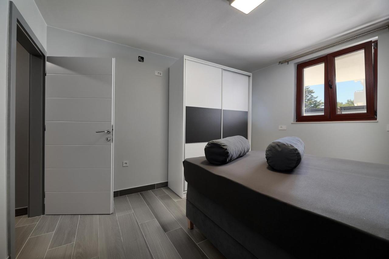 Mariella Apartment *