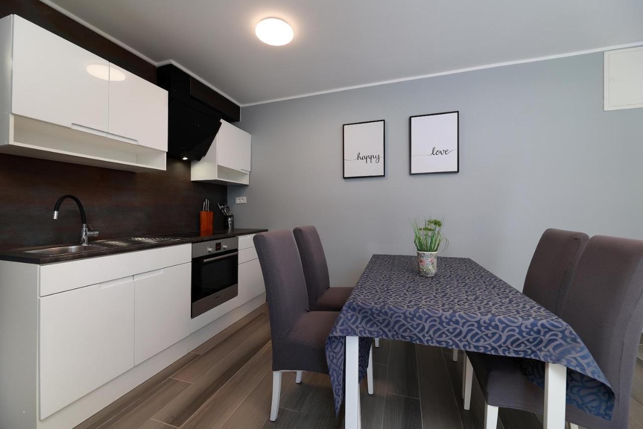 Mariella Apartment *