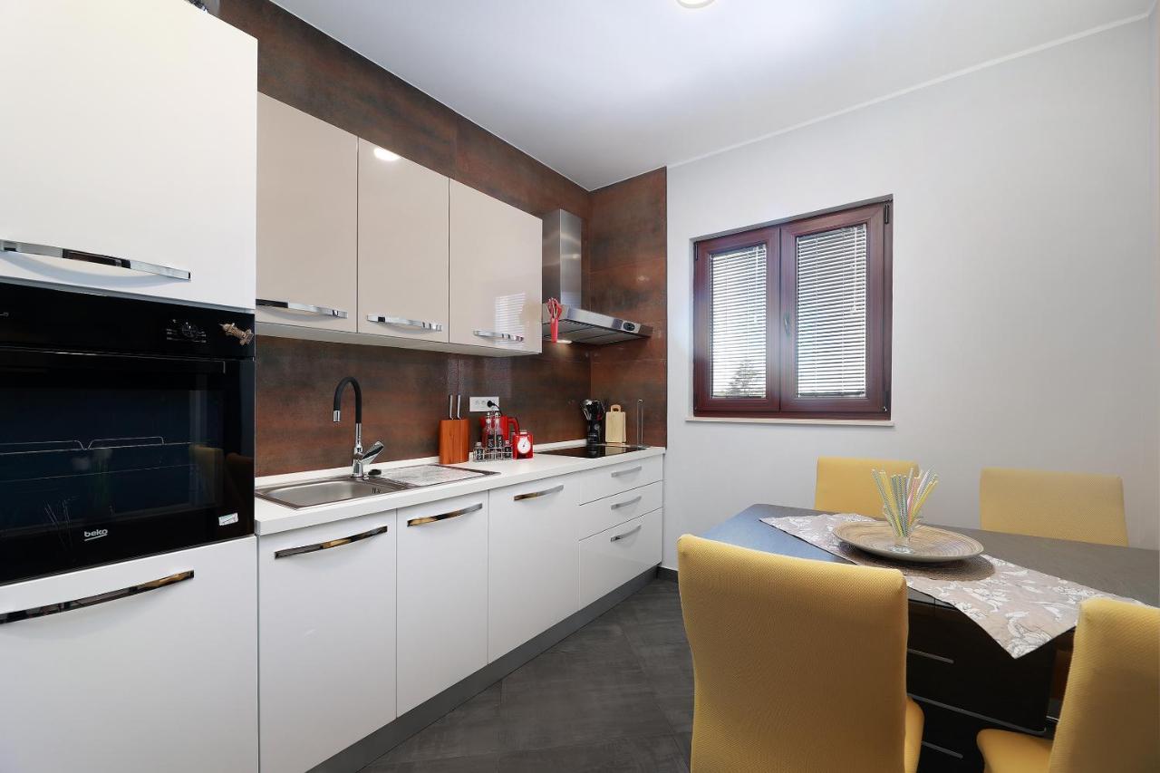 Apartment Mariella Novalja